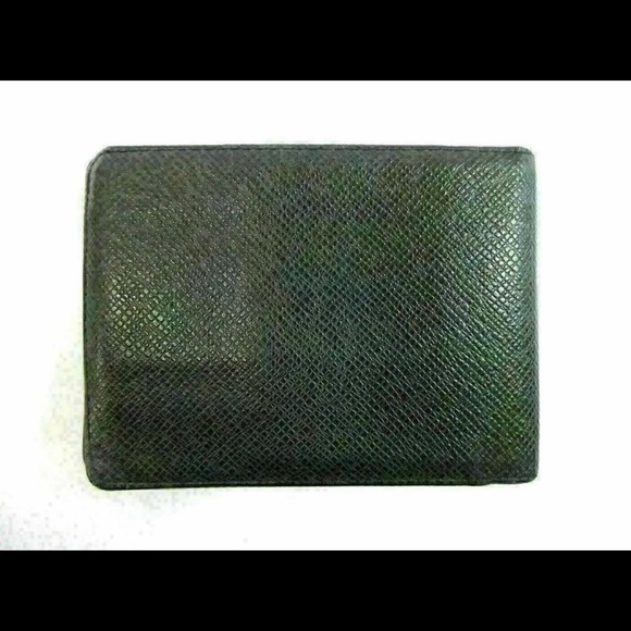 Authentic LV Taiga Green Wallet - Picture 2 of 8